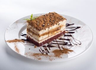 Ile ciasta na wesele na 150 osób?